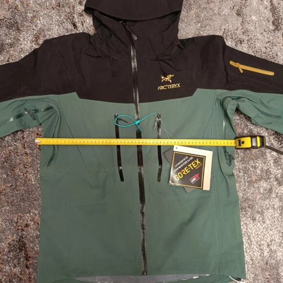 Arc'teryx Men's Grey and Black Jacket - Picture 2 of 7